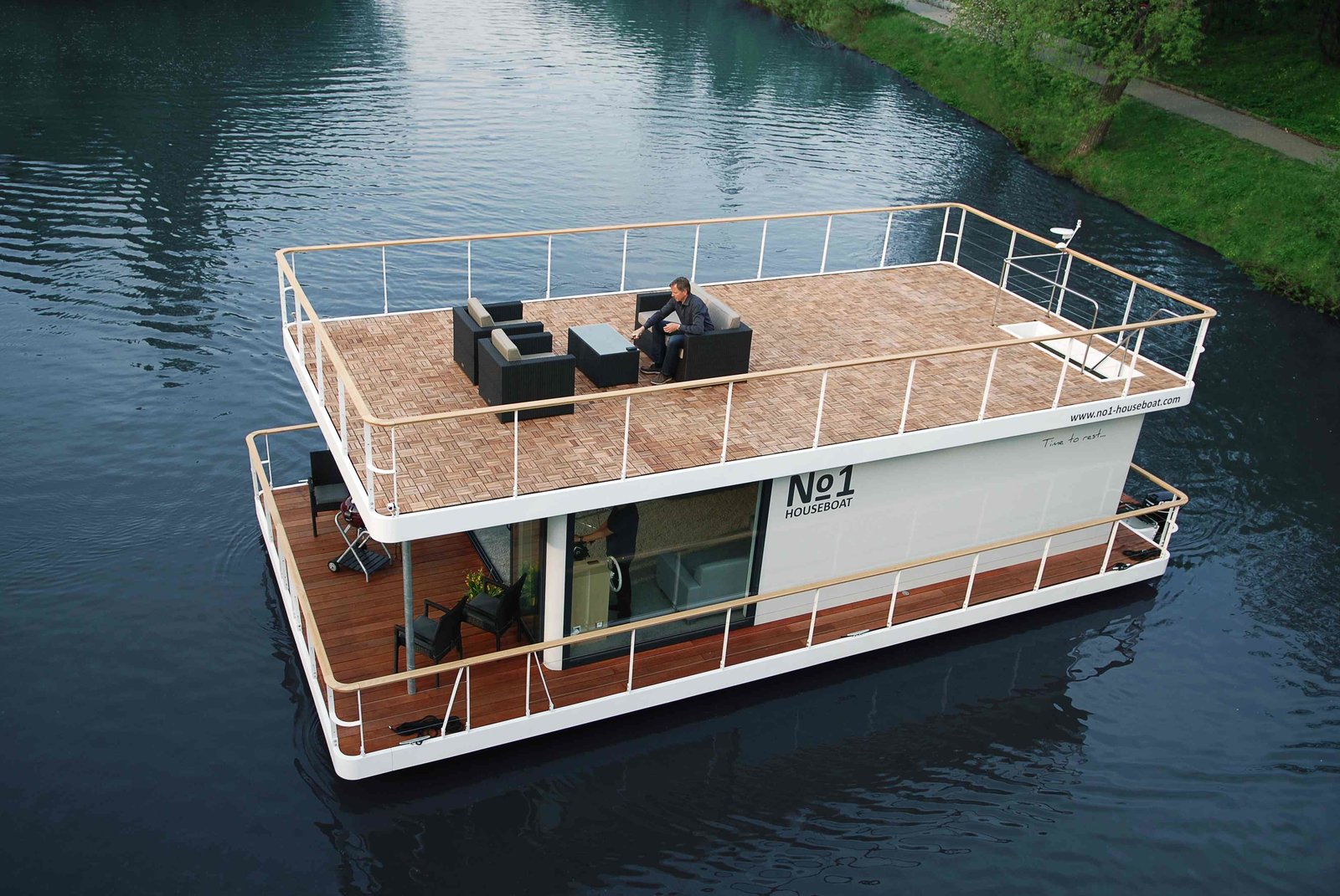 Houseboat future for Mystic CT
